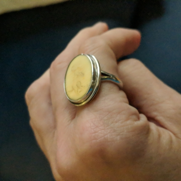 Antique ivory scrimshaw sterling silver ring with dog - Picture 4 of 5